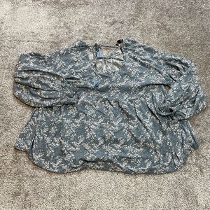 Gigi USA Blouse Peasant Top womens Medium Light Blue Floral Long Sleeve Soft